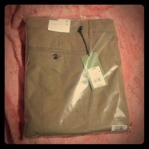 Men’s 52” x 32” straight chino slacks